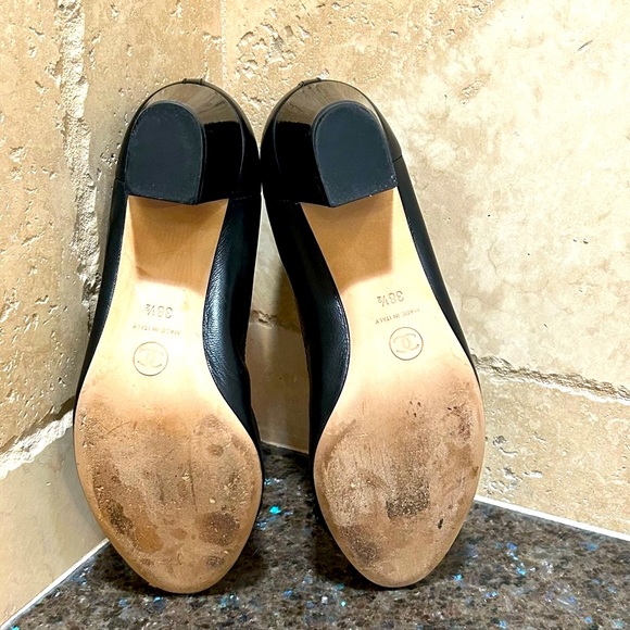 Chanel 2009 Interlocking CC Logo Pumps - Picture 8 of 10